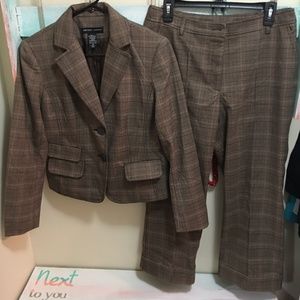2 piece suit - Jacket and capri pants